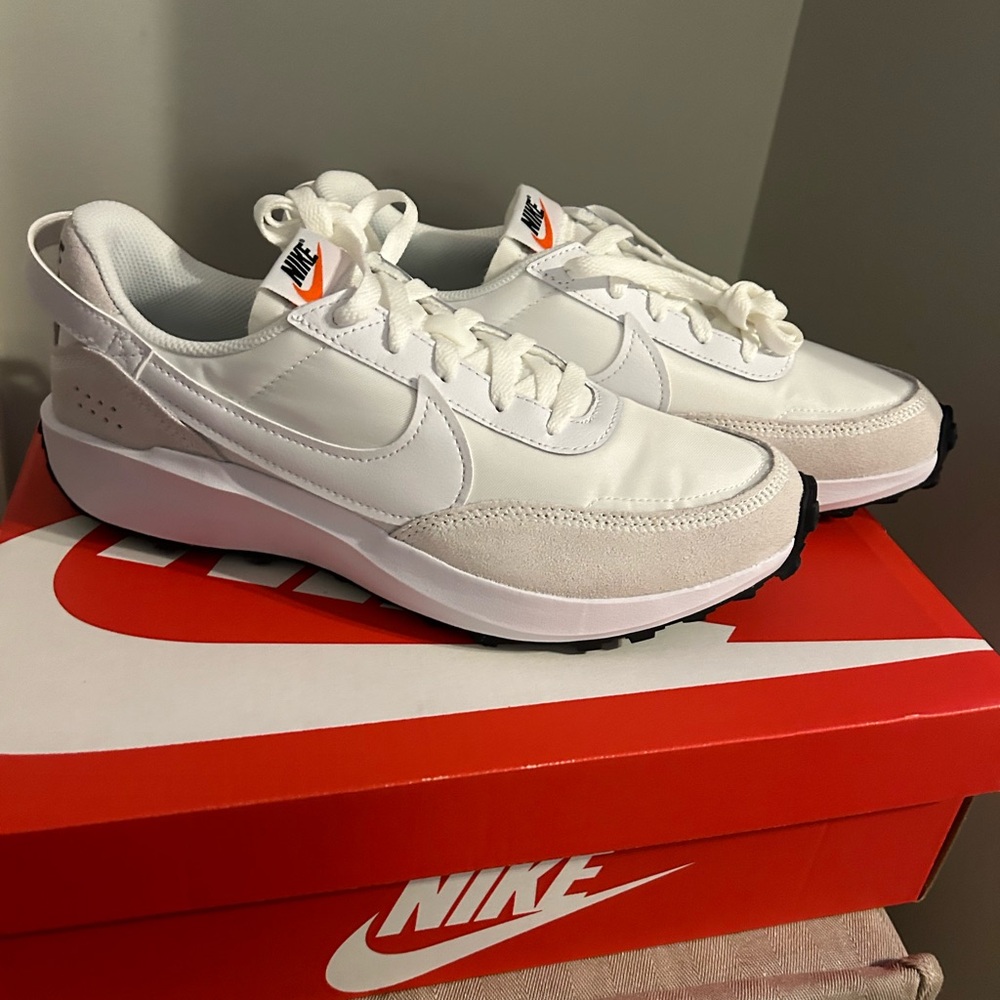 NIKE sneakers *brand NEW*